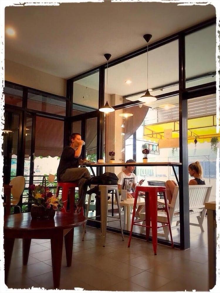 อยู่ดี รูม แอนด์ คอฟฟี่ Hotel กาญจนบุรี ภายนอก รูปภาพ