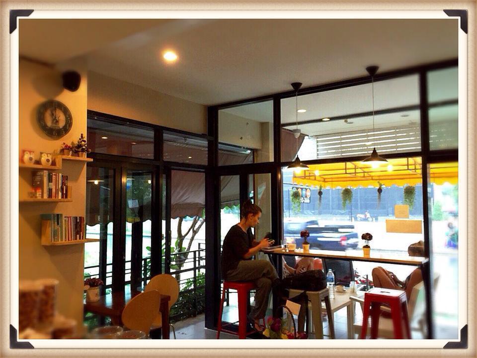 อยู่ดี รูม แอนด์ คอฟฟี่ Hotel กาญจนบุรี ภายนอก รูปภาพ